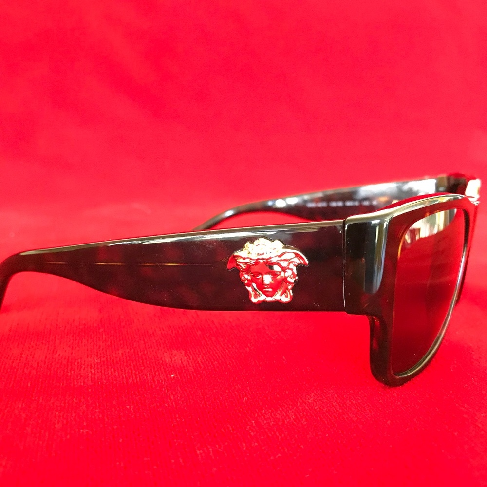 Versace Men's Tortoise Shell Polarized Sunglasses - Picture 4 of 8